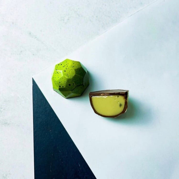 330 | Форма для шоколадных изделий &quot;Сота-купол&quot; (275*175 мм)