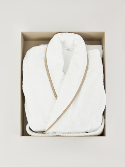 Халат Claire Batiste Atelier Шаль белый с бежевым кантом