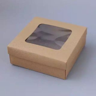 Коробка квадратная крафт с окошком 13х13х5см