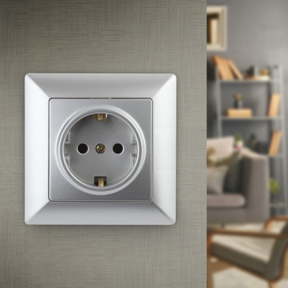 Розетка Intro Solo 4-206-03 с заземлением 2P+E Schuko со шторками, 16А-250В, IP20, СУ, алюминий