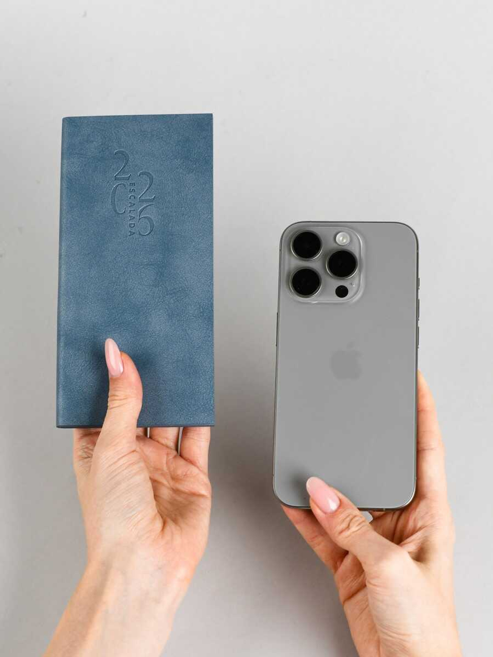 Еженедельник датированный 2026 ESCALADA, 80х165 мм, 64 л., арт. 70373/ 40 ТИВОЛИ ГЛОСС СИНИЙ (кожзам: мягкий переплёт, материал обложки: искусственная кожа "Тиволи глосс"; декор: блинтовое тиснение; способ крепления блока: ниткошвейный; вн. блок: 64