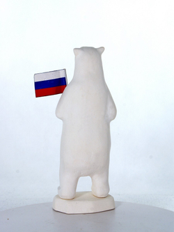 Фарфоровая статуэтка Белый медведь на льдине с флажком