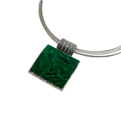 "Классика" подвеска в серебряном покрытии из коллекции "Самоцветы" от Jenavi с замком карабин