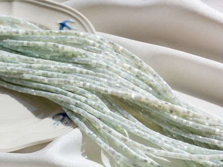 Нить бусин из перламутра 4мм (мятно-голубой)