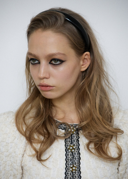 Тонкий ободок из черного латекса