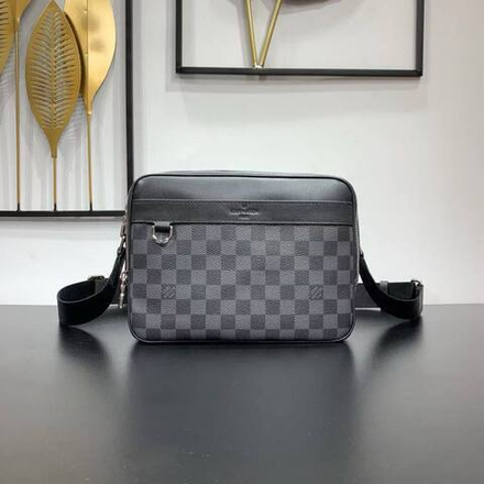 Сумка-мессенджер Louis Vuitton