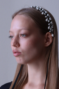 Ободок-чокер с жемчужным декором