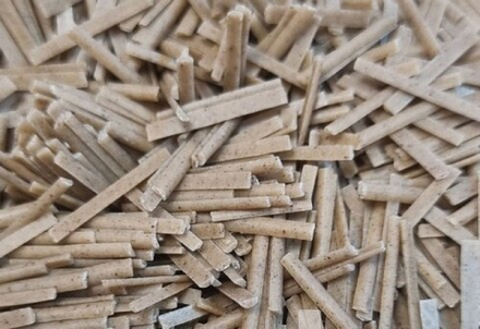 Посыпка кондитерская из шоколадной глазури "Соломка капучино" 100г