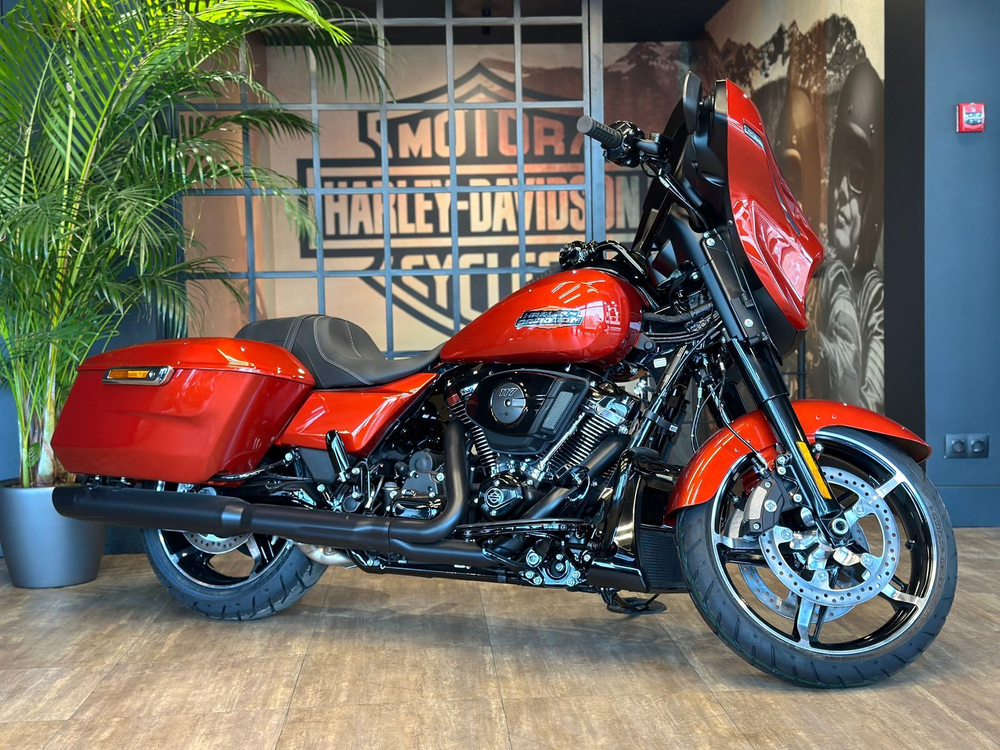 STREET GLIDE SPECIAL, 2024 (Whiskey Fire/Black Trim
