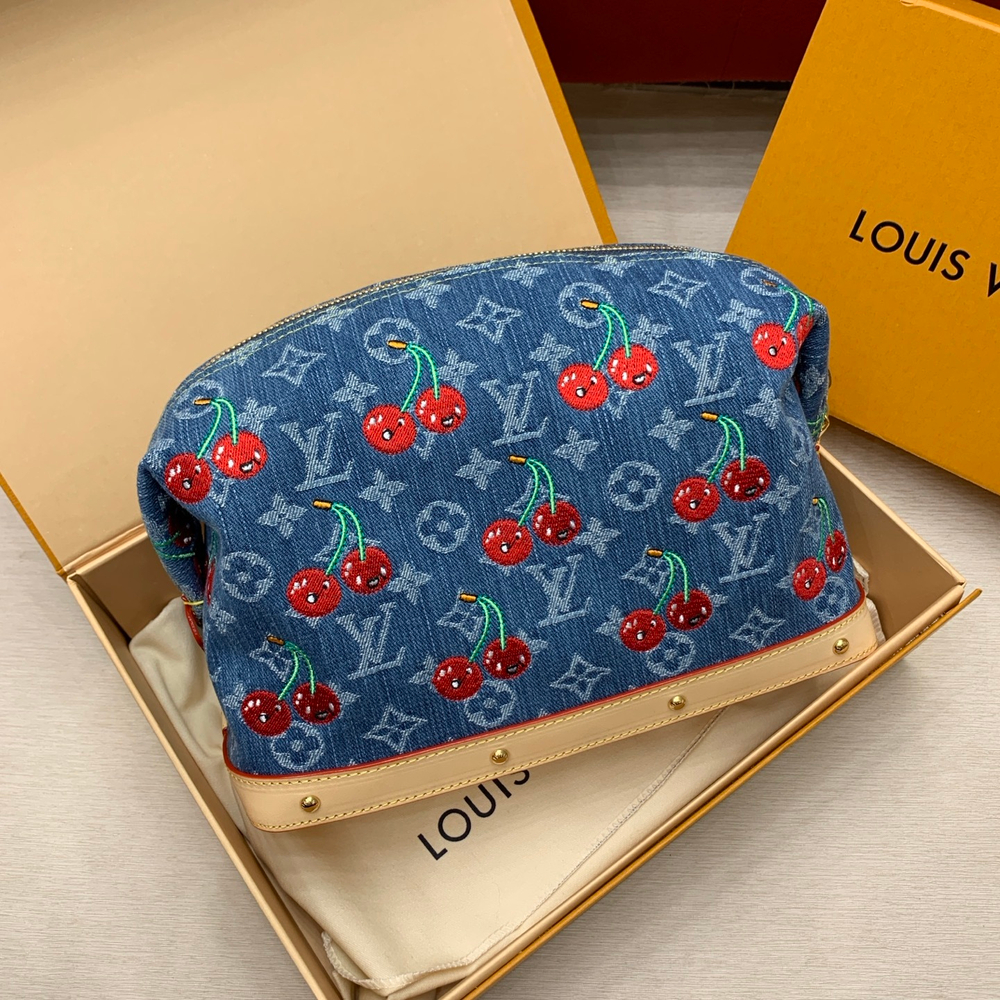 Louis Vuitton Pochette Cosmetique GM