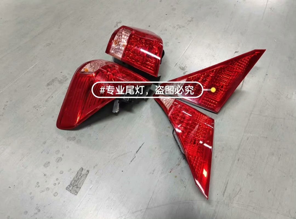 Задние фонари для Toyota Alphard 2011-2015, комплект,
