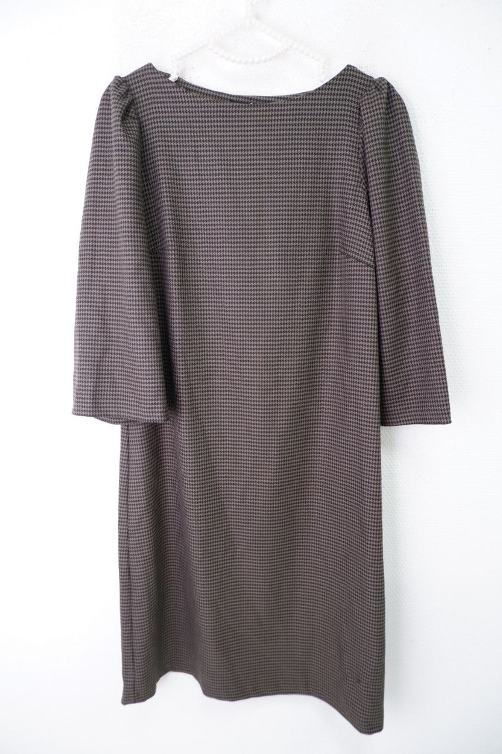 Платье Magda лаконичное 42 размер, новое