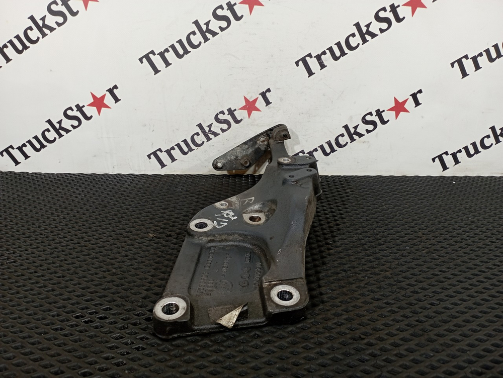 Кронштейн двигателя передний правый