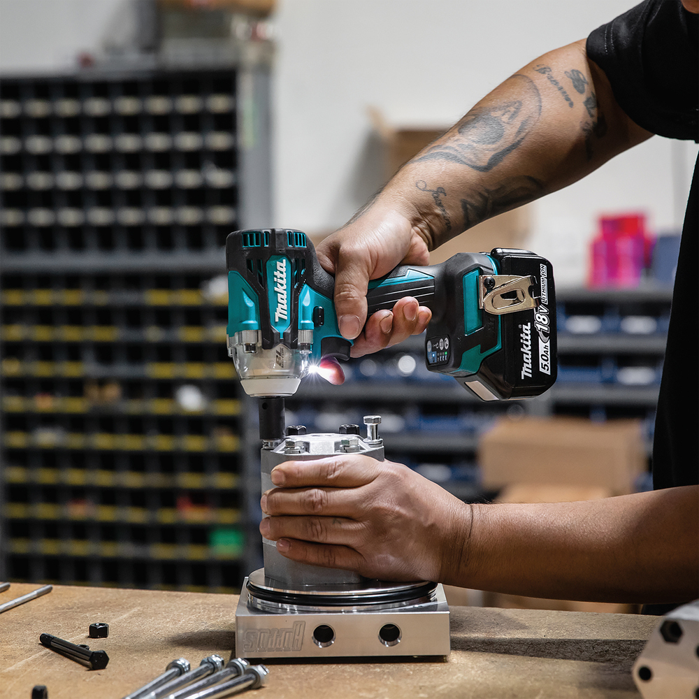 Аккумуляторный гайковёрт Makita DTW302Z