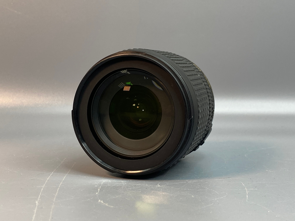 Nikon 18-105mm 3.5-5.6G AF-S ED DX VR Nikkor царапки на линзе