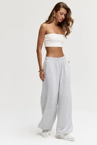 Широкие джоггеры без начеса цвета серый меланж