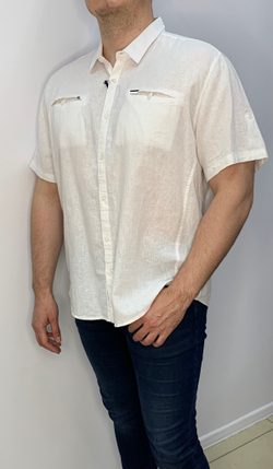 Мужская белая рубашка с кармашками