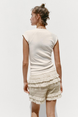 ZARA ФУТБОЛКА В РУБЧИК С V-ОБРАЗНЫМ ВЫРЕЗОМ, ЭКРЮ