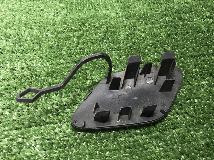 Заглушка буксир. крюка Mercedes E W212 (13-16) AMG