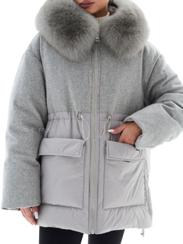 Комбинированный пуховик серого цвета с мехом песца