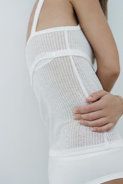 ZARA ТРИКОТАЖНЫЙ ТОП С ПУГОВИЦАМИ, ЭКРЮ