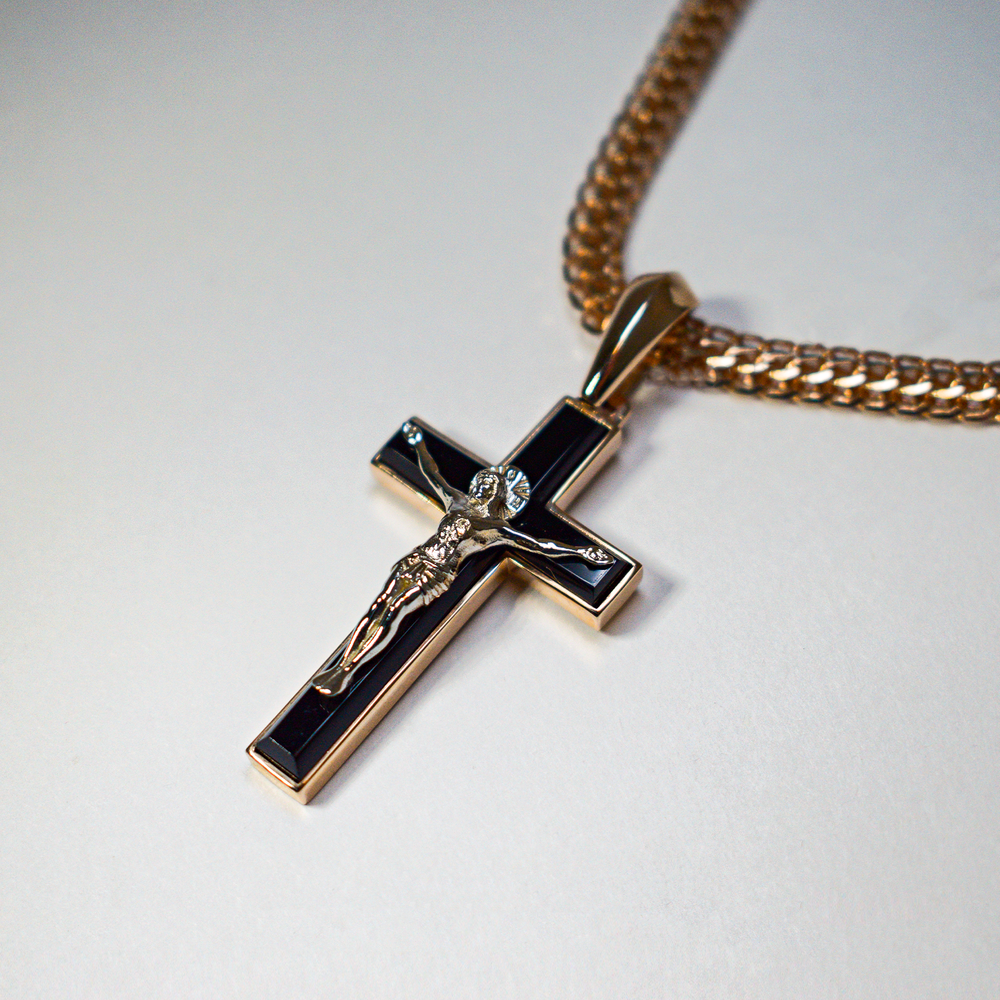 Крест с Ониксом и терновым узором