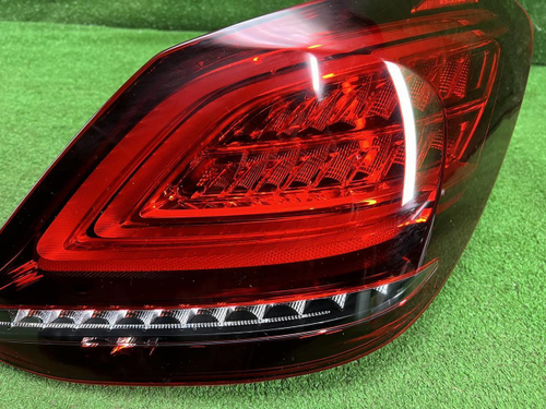 Фонарь правый Mercedes C w205 (2018-2023)