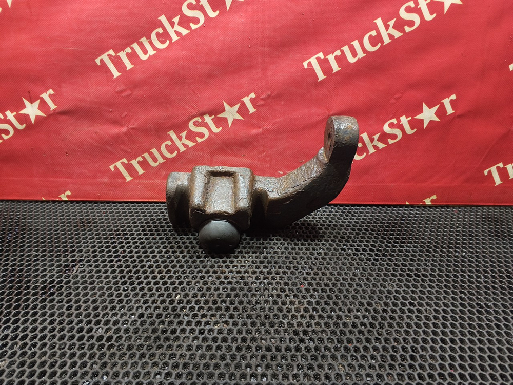 Кронштейн амортизатора переднего