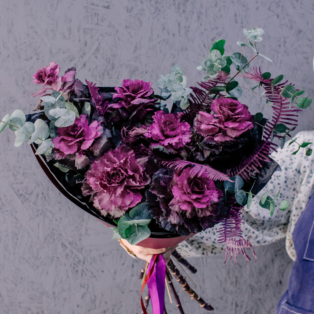 54. Дерзкий насыщенный букет с брассикой