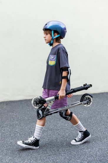 Самокат Micro Sprite LED, серебристый хром