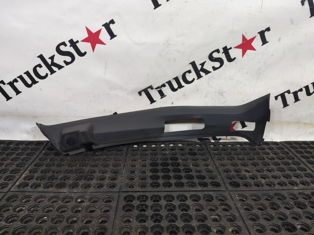 Накладка стойки салона правая 2023г