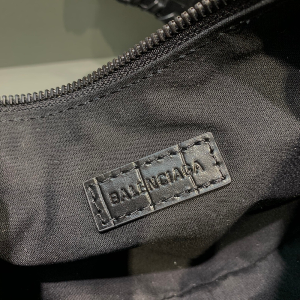Balenciaga Le Cagole 26 cm