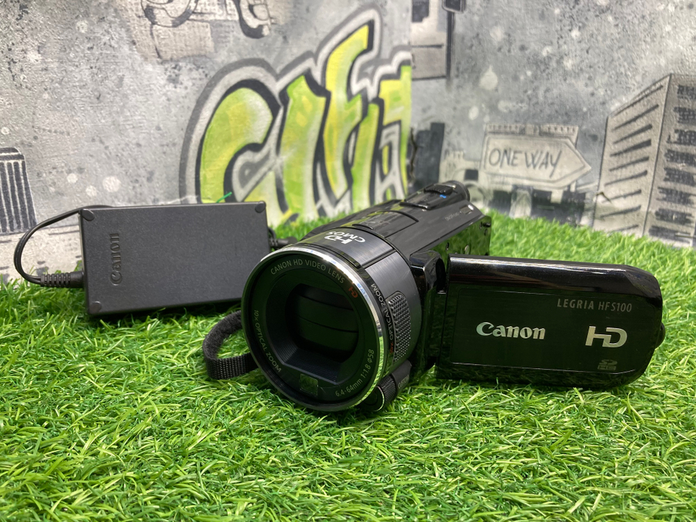 Canon Legria HF S100
