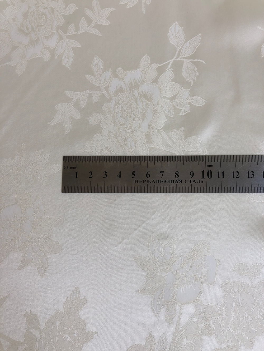 Плательная вискоза, молочный, жаккард розы C1