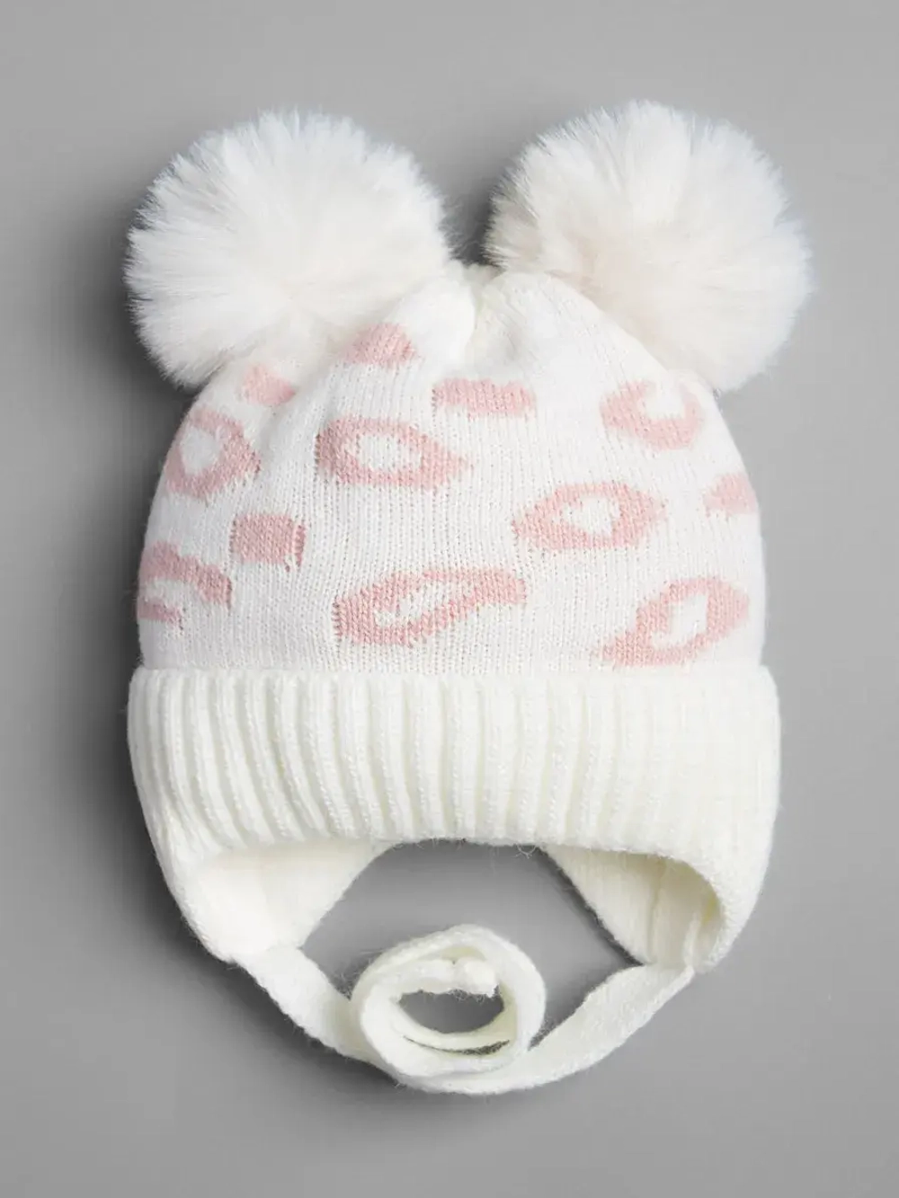 Шапка для девочки зимняя с помпонами на завязках