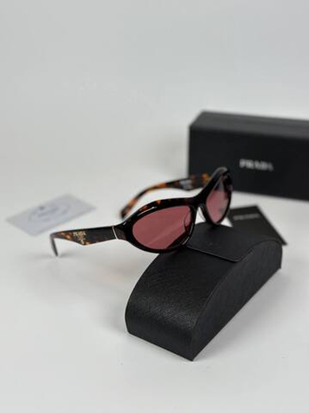 Очки Prada