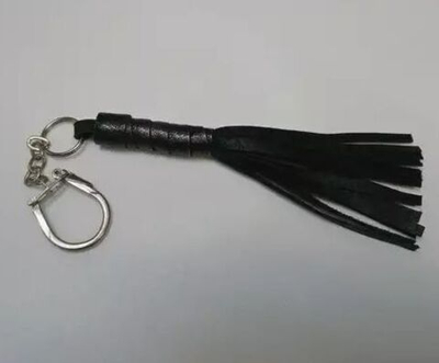 Сувенир-брелок в виде плёточки (Цвет: черный)