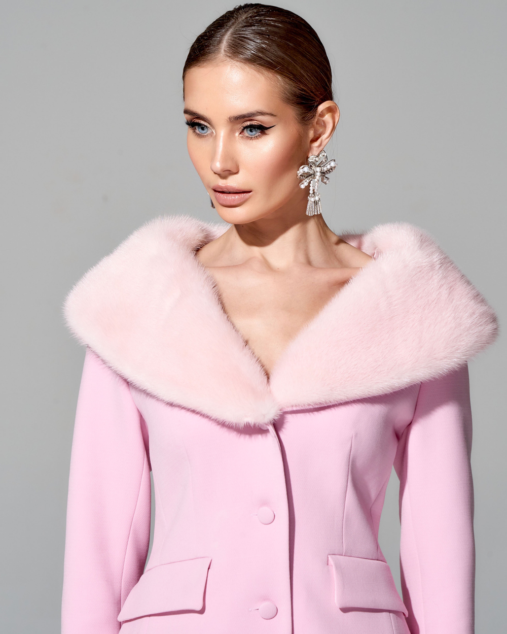 Приталенный жакет "Принцесса Монако" из итальянского крепа с меховой отделкой