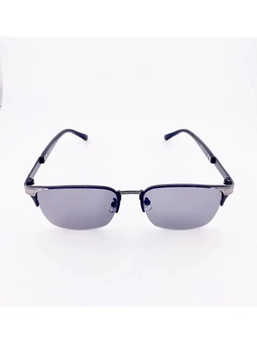 Очки солнцезащитные