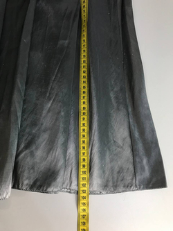 Платье базового цвета для вечернего образа, визуально на 40/42 размер