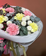 Букет "Весна" диантусы микс, дубки, эвкалипт