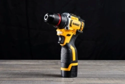 Шуруповерт, 18 В, 4500 Нм, 2 АКБ