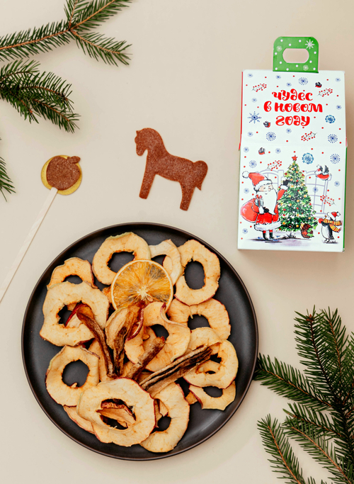 Комплимент "Чудес в новом году" с лошадкой и леденцом