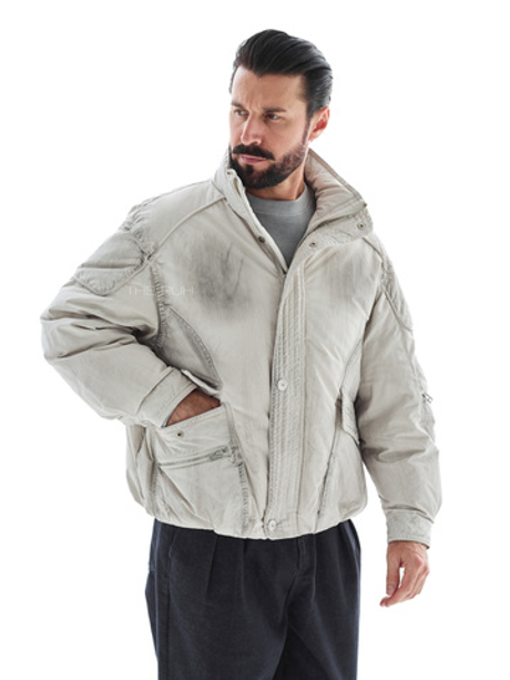 Светло-бежевый короткий пуховик с напылением