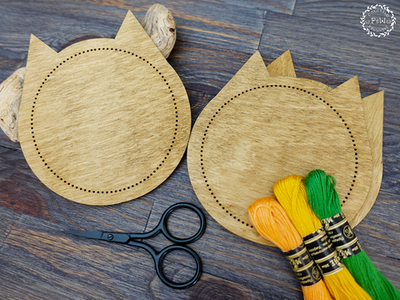 Основа для оформления круглой вышивки "Котик"