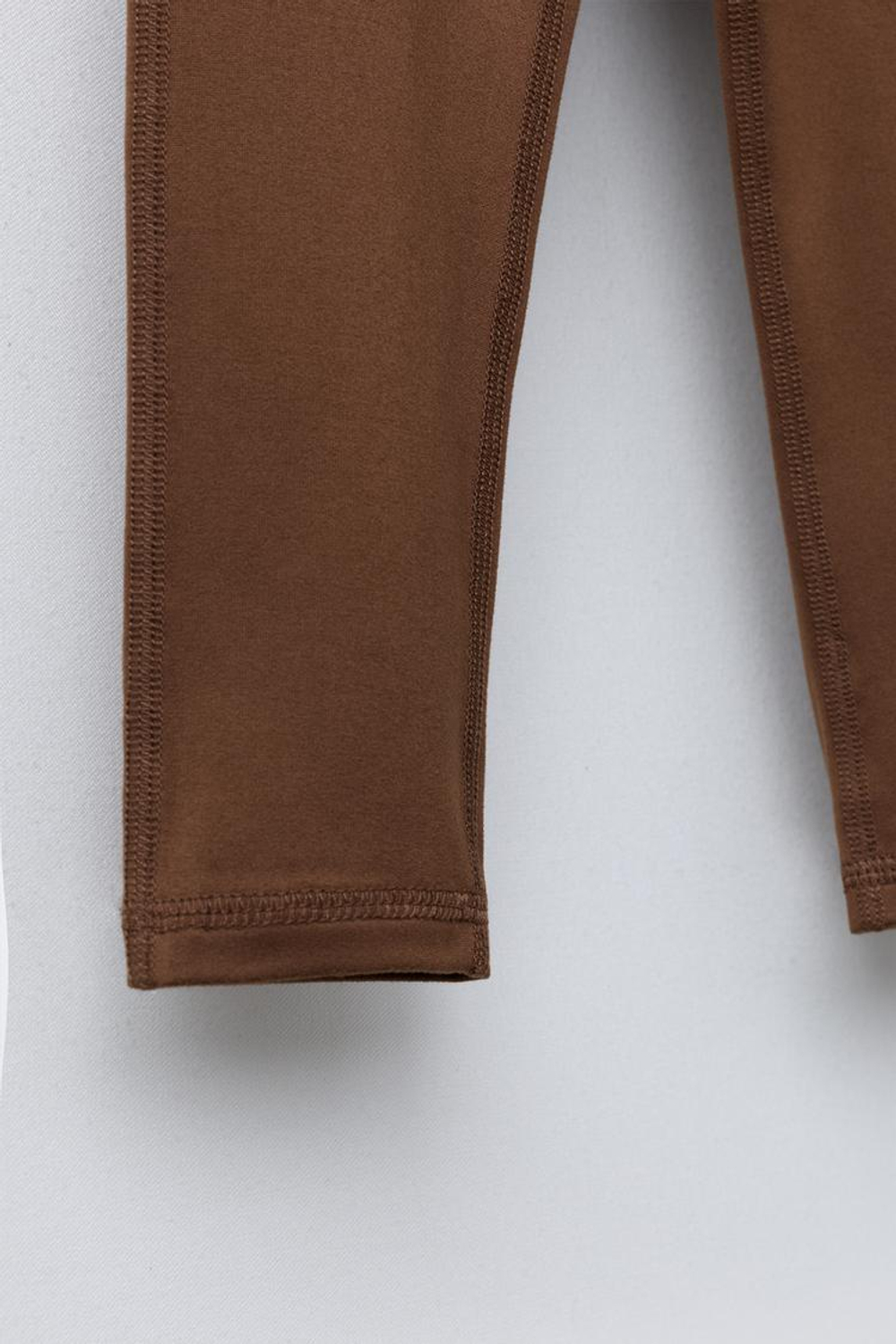 ZARA ТЕРМОЛЕГИНСЫ ИЗ ВОЛОКНА THERMOLITE ® — БАЗОВЫЙ СЛОЙ, КОРИЧНЕВЫЙ