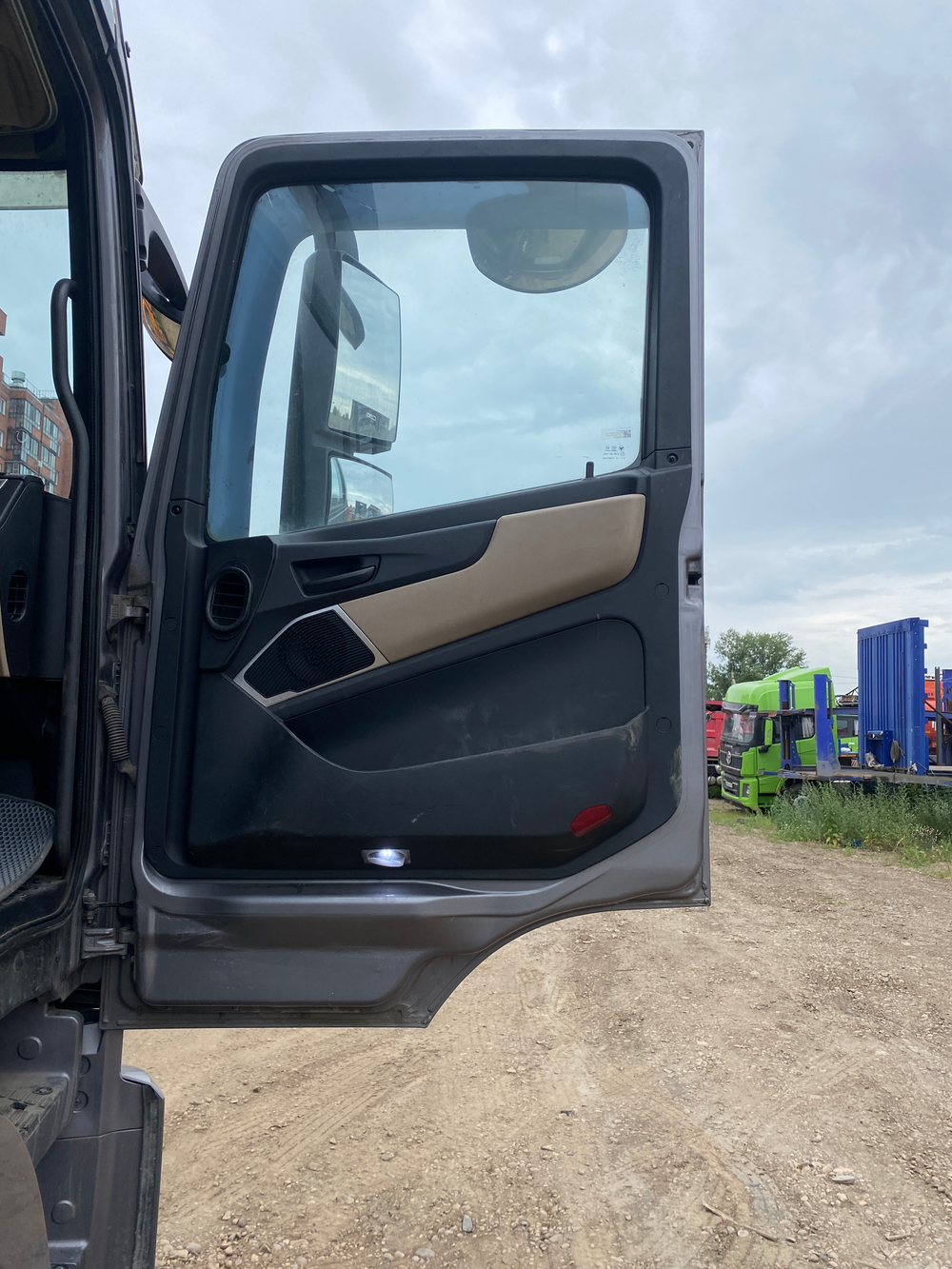 Foton AUMAN 4x2 Седельный тягач BJ4189Y6ADL-01 (Дизельный, 11.8 л, 470 л.с. АТ)