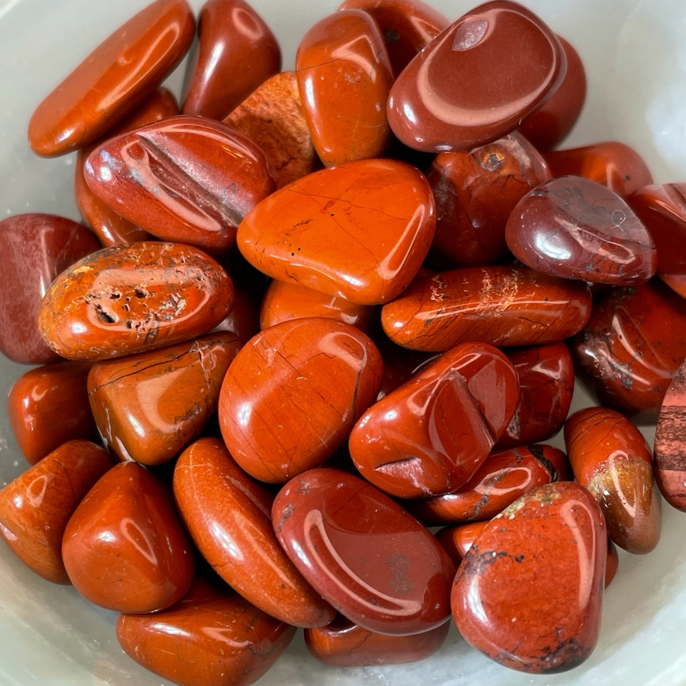 49513  Яшма красная Галтовка 12-18мм