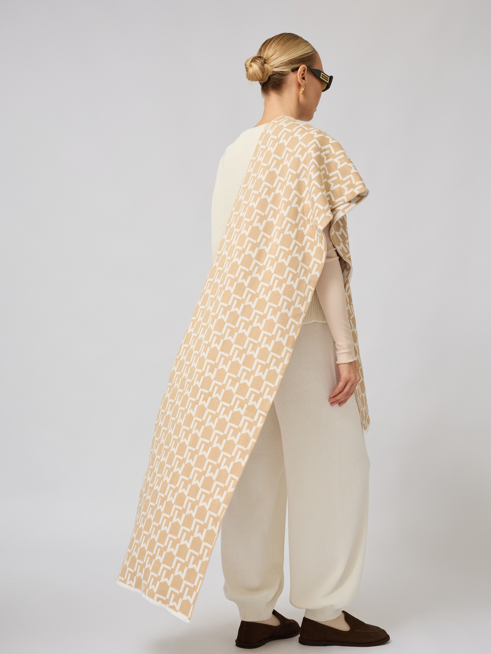 Жилет вязаный на пуговицах