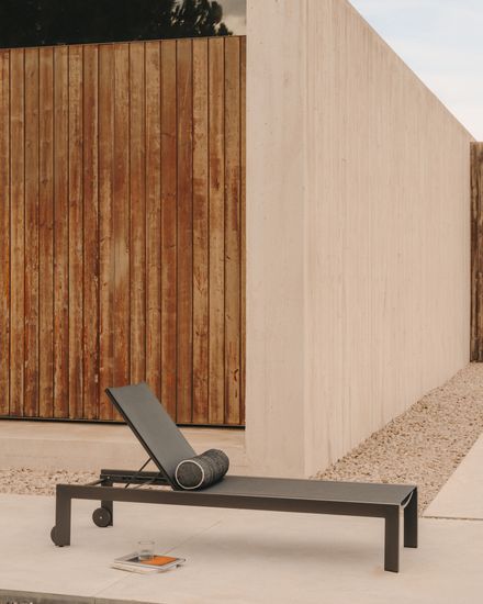 Canutells Алюминиевый шезлонг с черной отделкой Испания La Forma